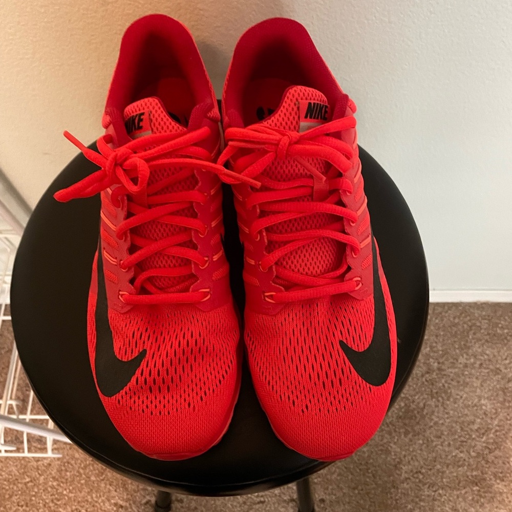 Nike AirMax Women's Red and Black Athletic Shoes size 9.5